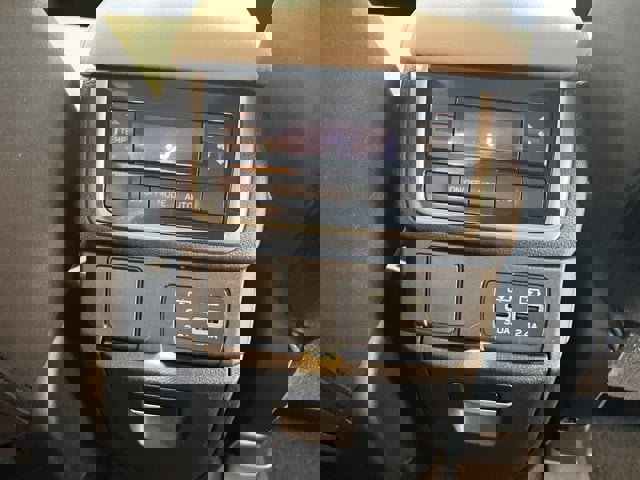 Used 2024 Subaru Ascent Premium w/ Convenience Package image 12