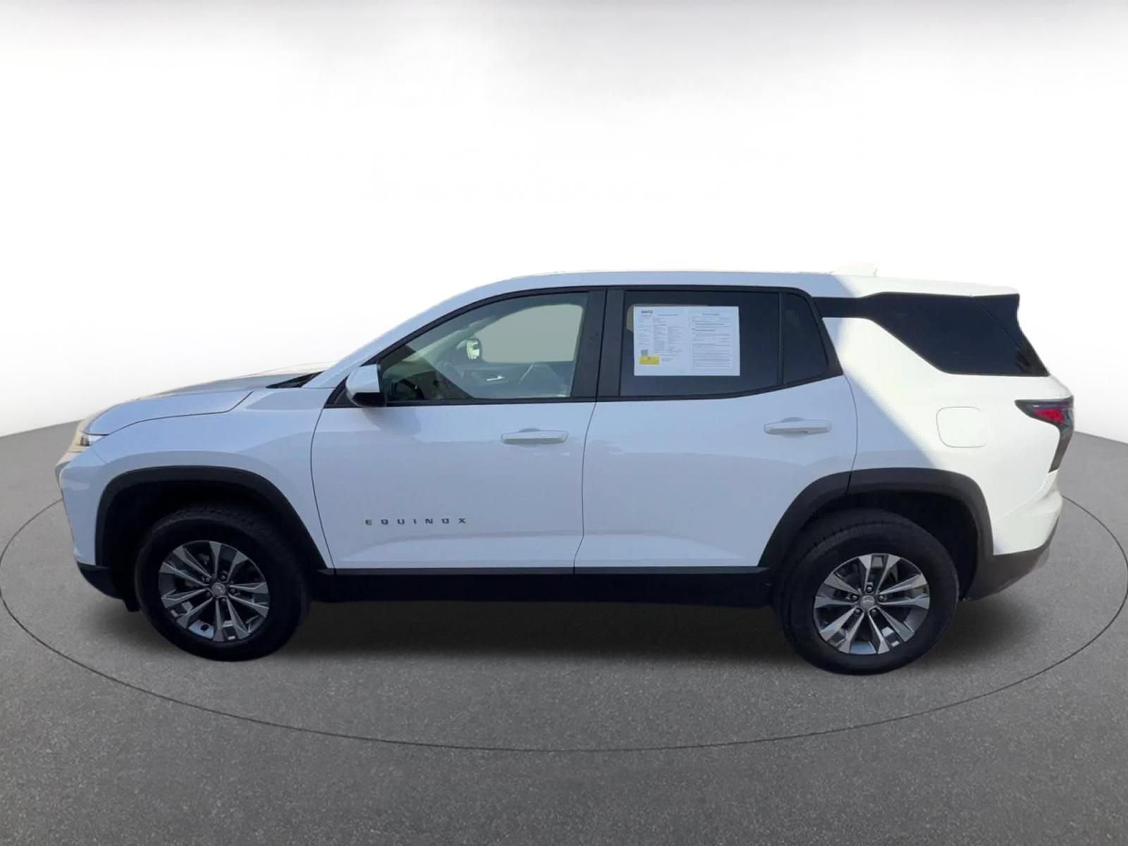 Used 2025 Chevrolet Equinox LT AWD/4WD image 9