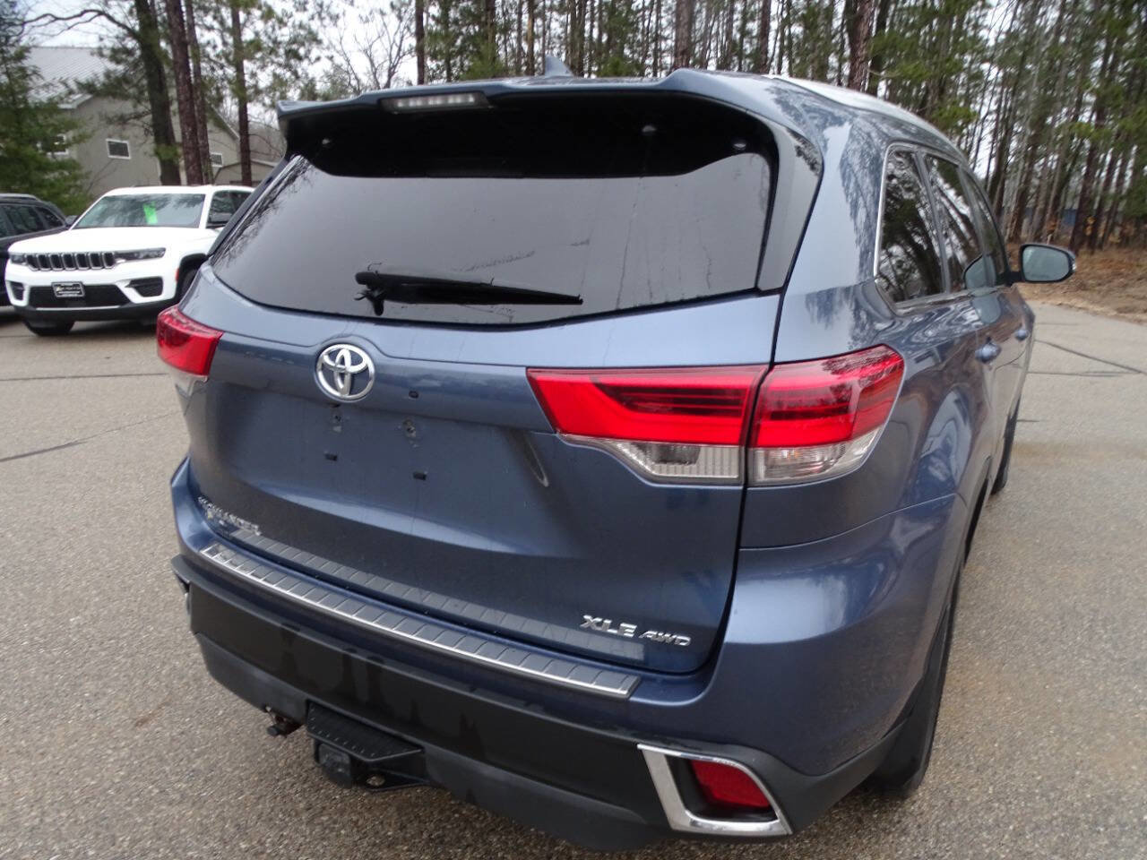 Used 2017 Toyota Highlander XLE image 12