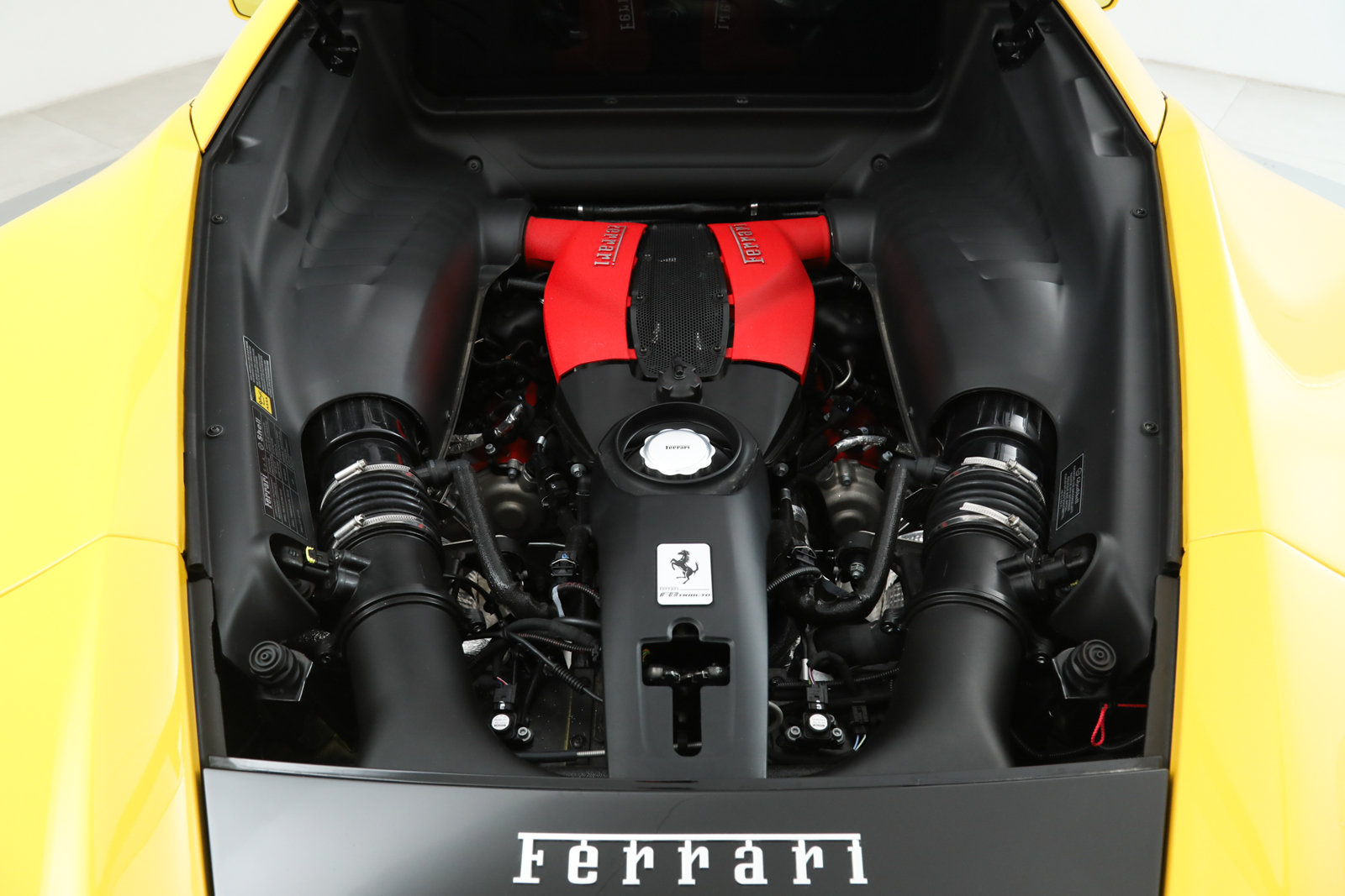 Certified 2022 Ferrari F8 Tributo RWD image 40