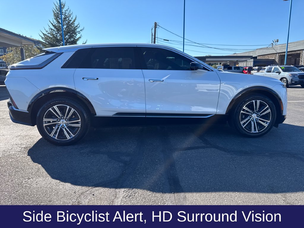 Used 2024 Cadillac Lyriq Luxury RWD image 7