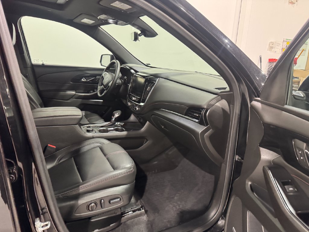 Used 2023 Chevrolet Traverse RS AWD/4WD image 23