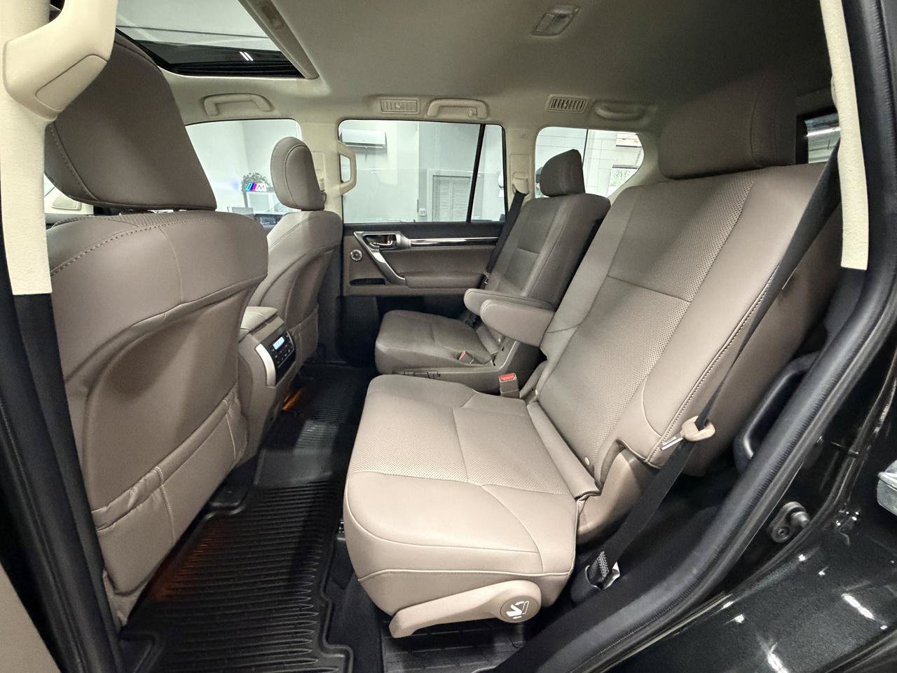 Used 2023 Lexus GX 460 Premium AWD/4WD image 12