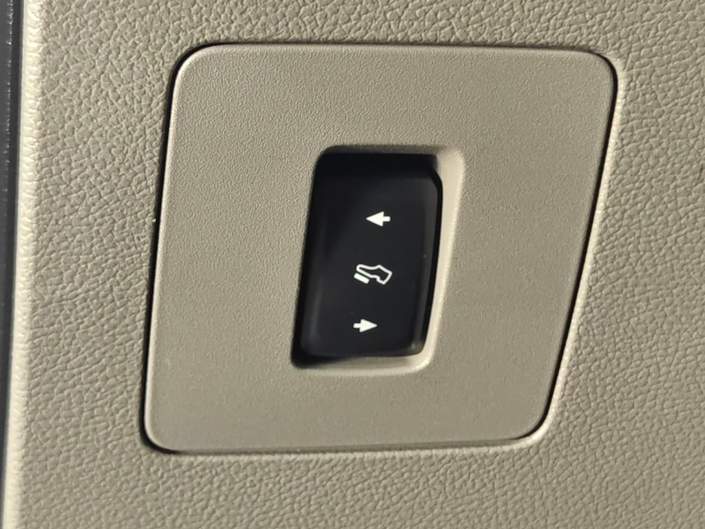 Used 2015 Ford F150 XLT w/ Equipment Group 301A Mid AWD/4WD image 10