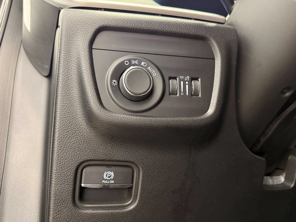 Used 2023 Jeep Grand Cherokee L Laredo AWD/4WD image 15