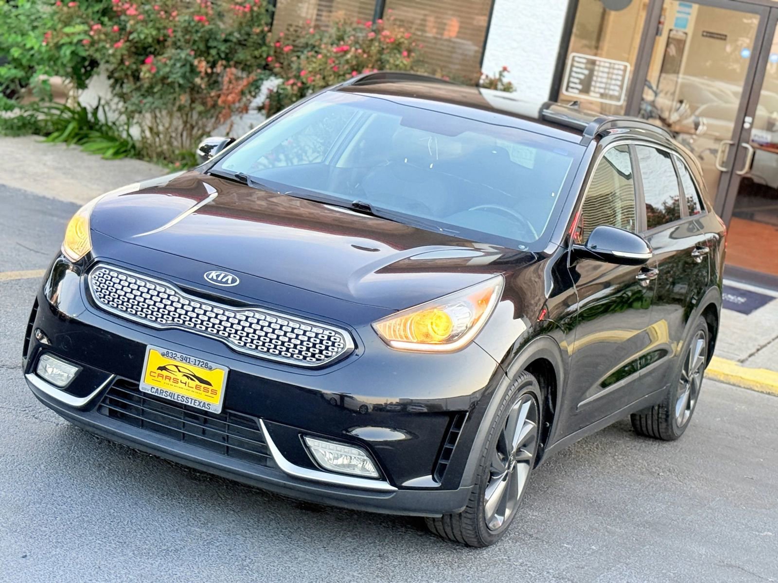 Used 2017 Kia Niro FWD image 2