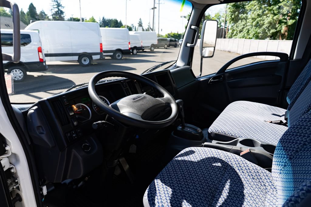 Used 2023 Isuzu NPR RWD image 9