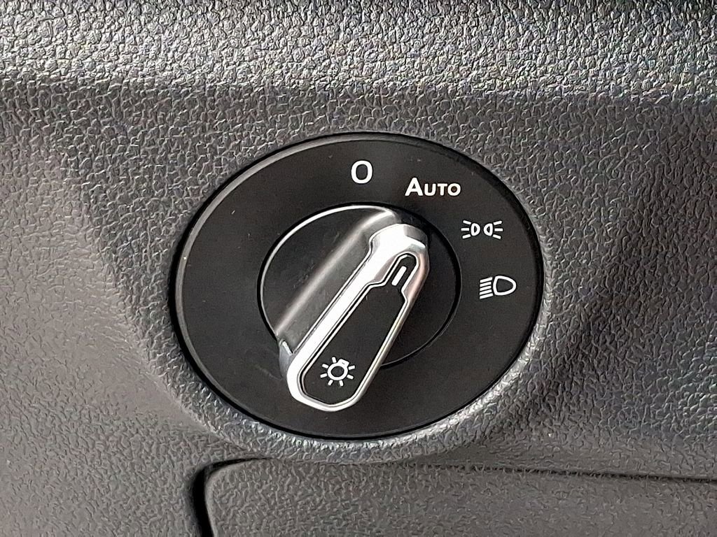 Used 2024 Volkswagen Jetta SE w/ Panoramic Sunroof Package image 26