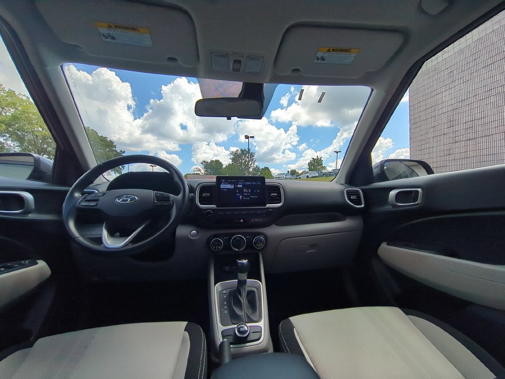 Used 2025 Hyundai Venue SEL FWD image 26