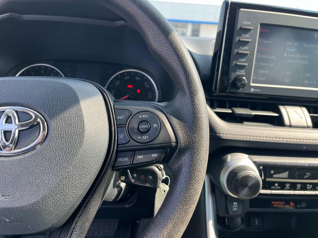 Used 2021 Toyota RAV4 LE image 19