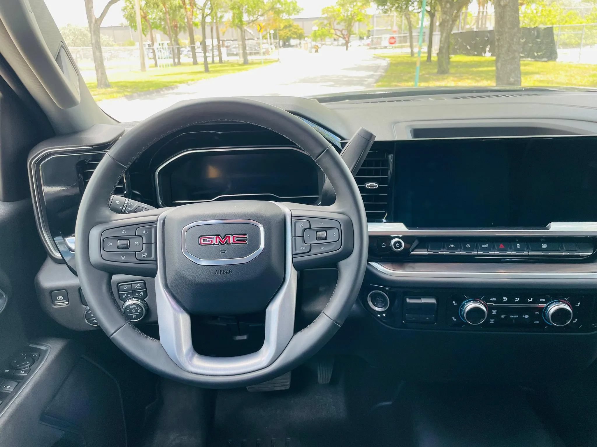 Used 2025 GMC Sierra 1500 SLT RWD image 13