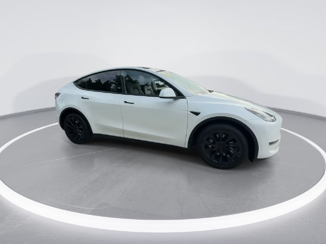Used 2023 Tesla Model Y Long Range AWD/4WD image 2