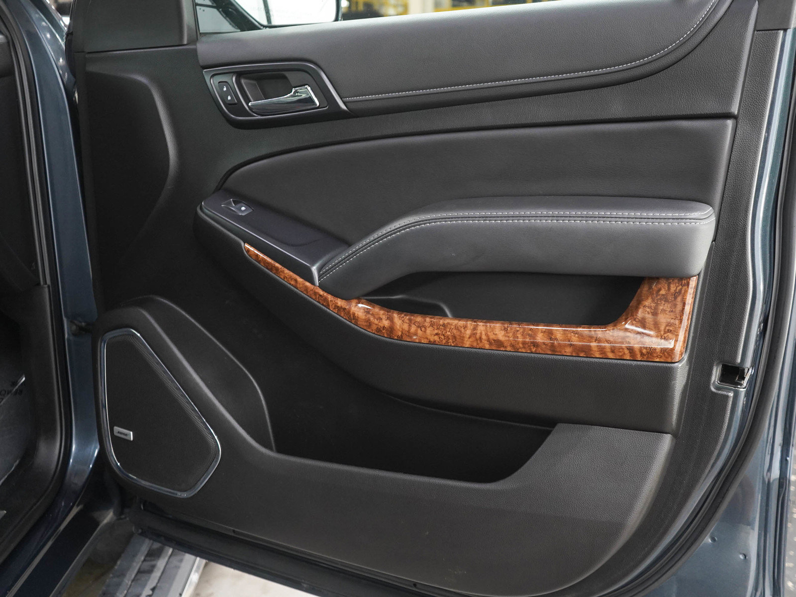 Used 2019 Chevrolet Suburban Premier AWD/4WD image 9