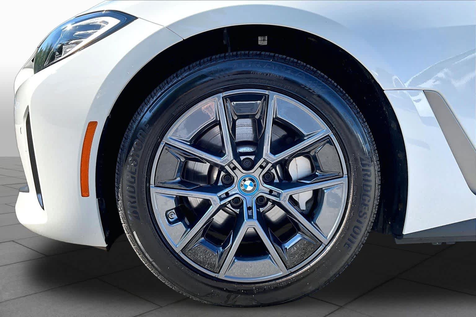 Used 2023 BMW i4 eDrive35 RWD image 10