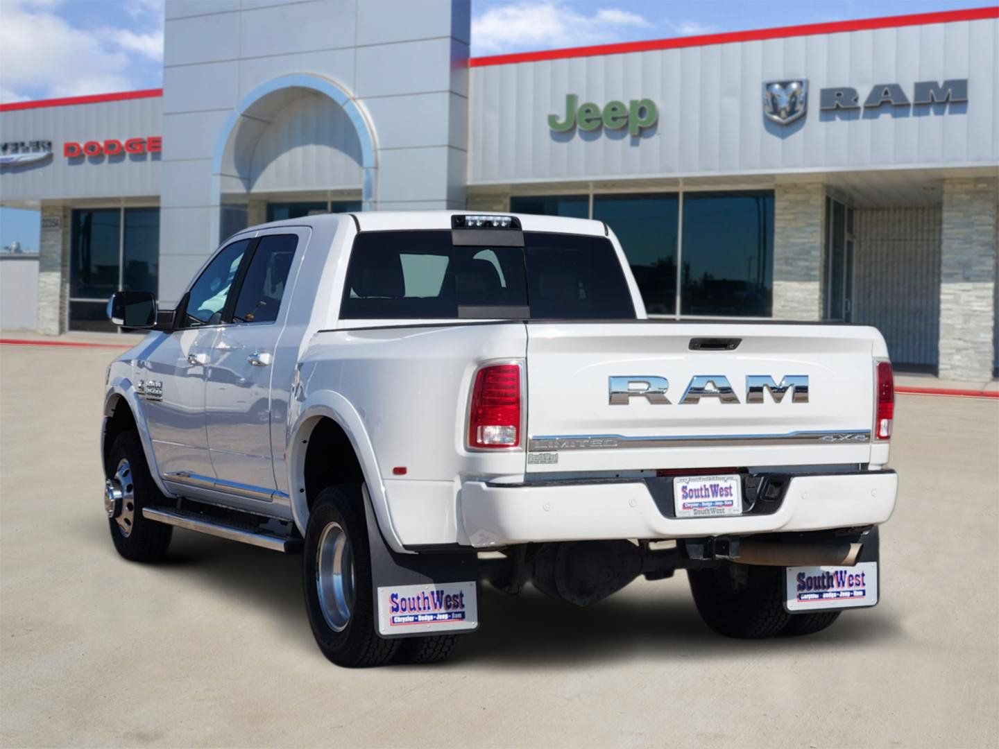 Used 2017 RAM 3500 Laramie Longhorn AWD/4WD image 4
