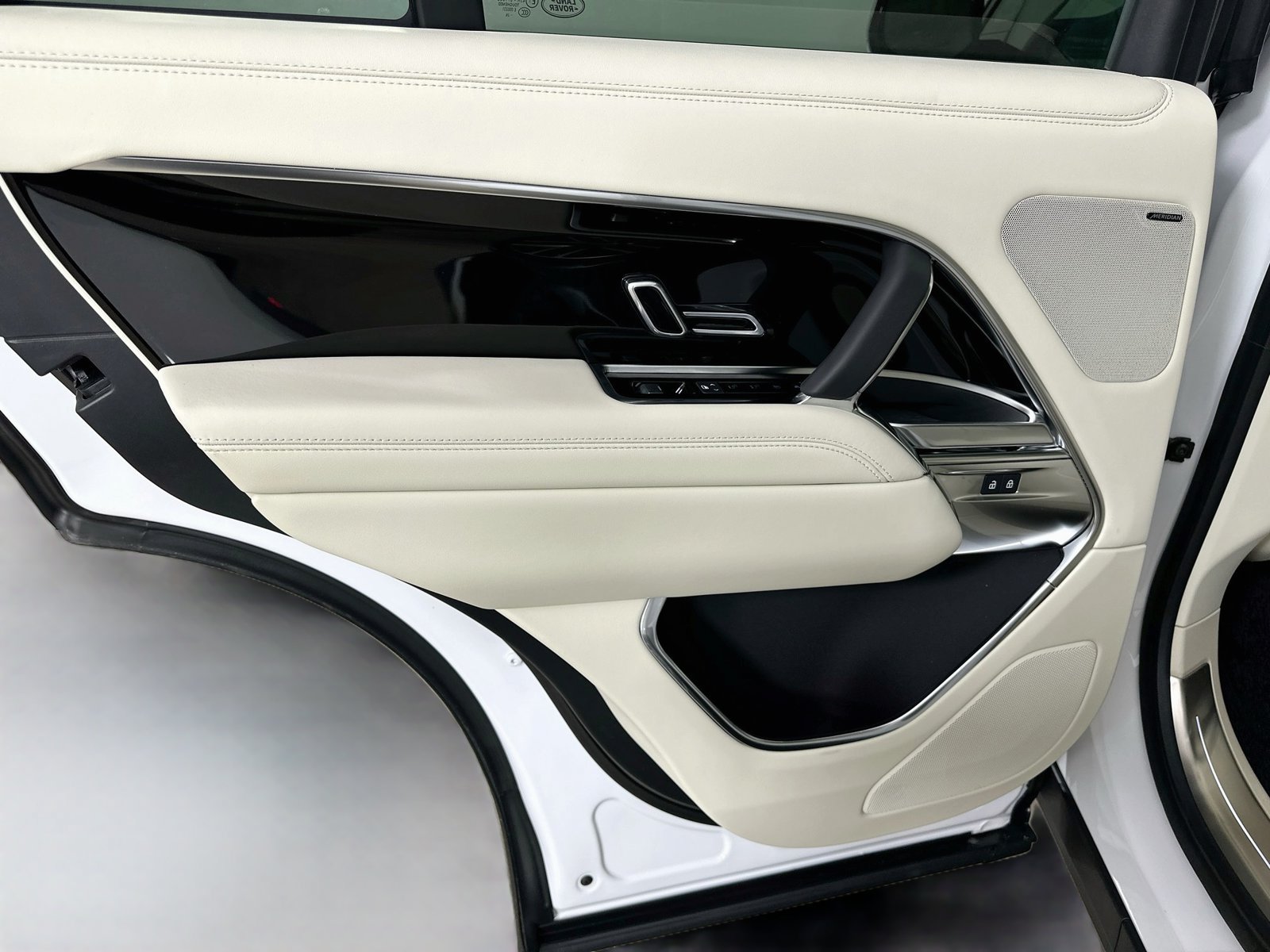 New 2026 Land Rover Range Rover SE AWD/4WD image 34