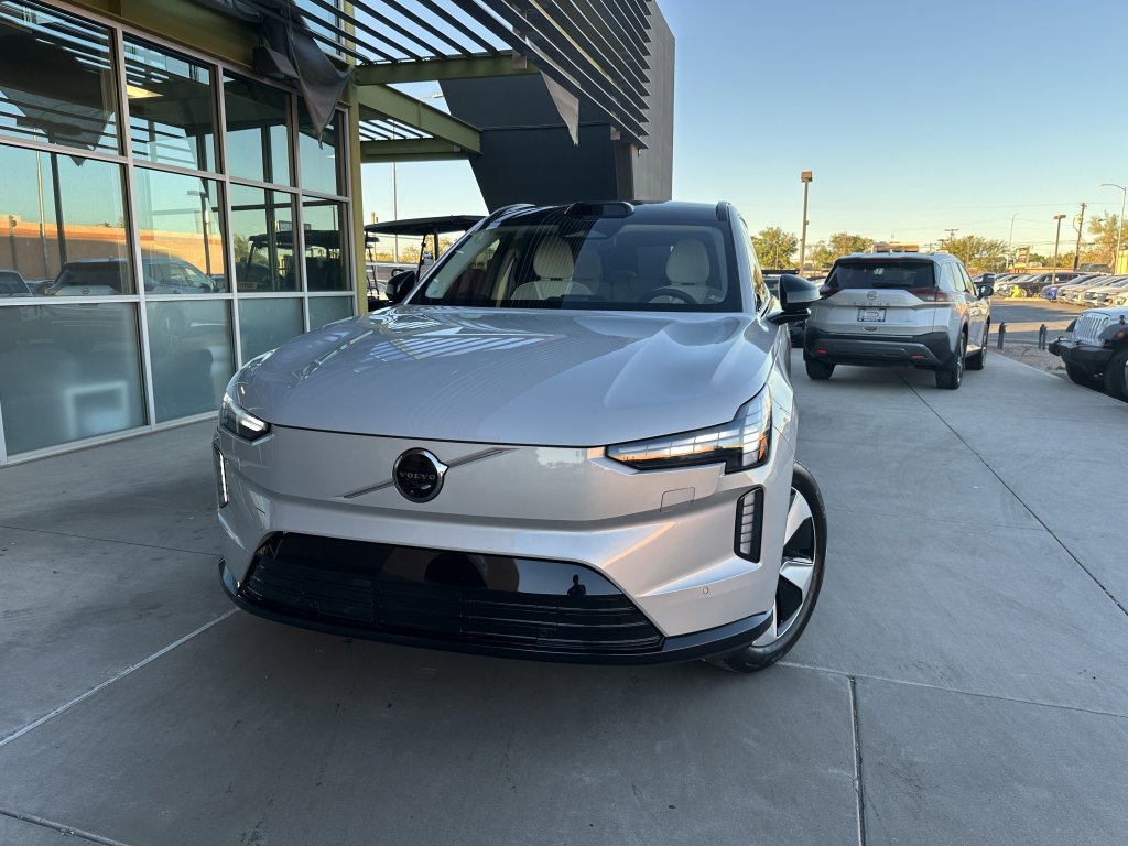 Used 2025 Volvo EX90 Plus image 3