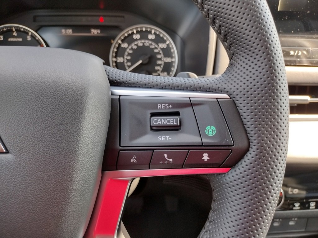 New 2025 Mitsubishi Outlander SE image 25