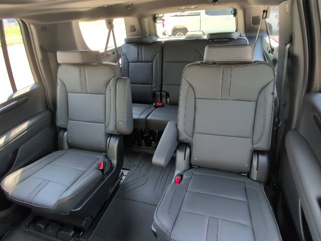 New 2026 Chevrolet Suburban RST w/ RST Capability Package image 9