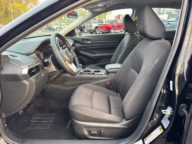 Used 2025 Nissan Altima 2.5 SV FWD image 9