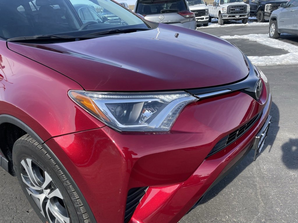 Used 2018 Toyota RAV4 LE image 22