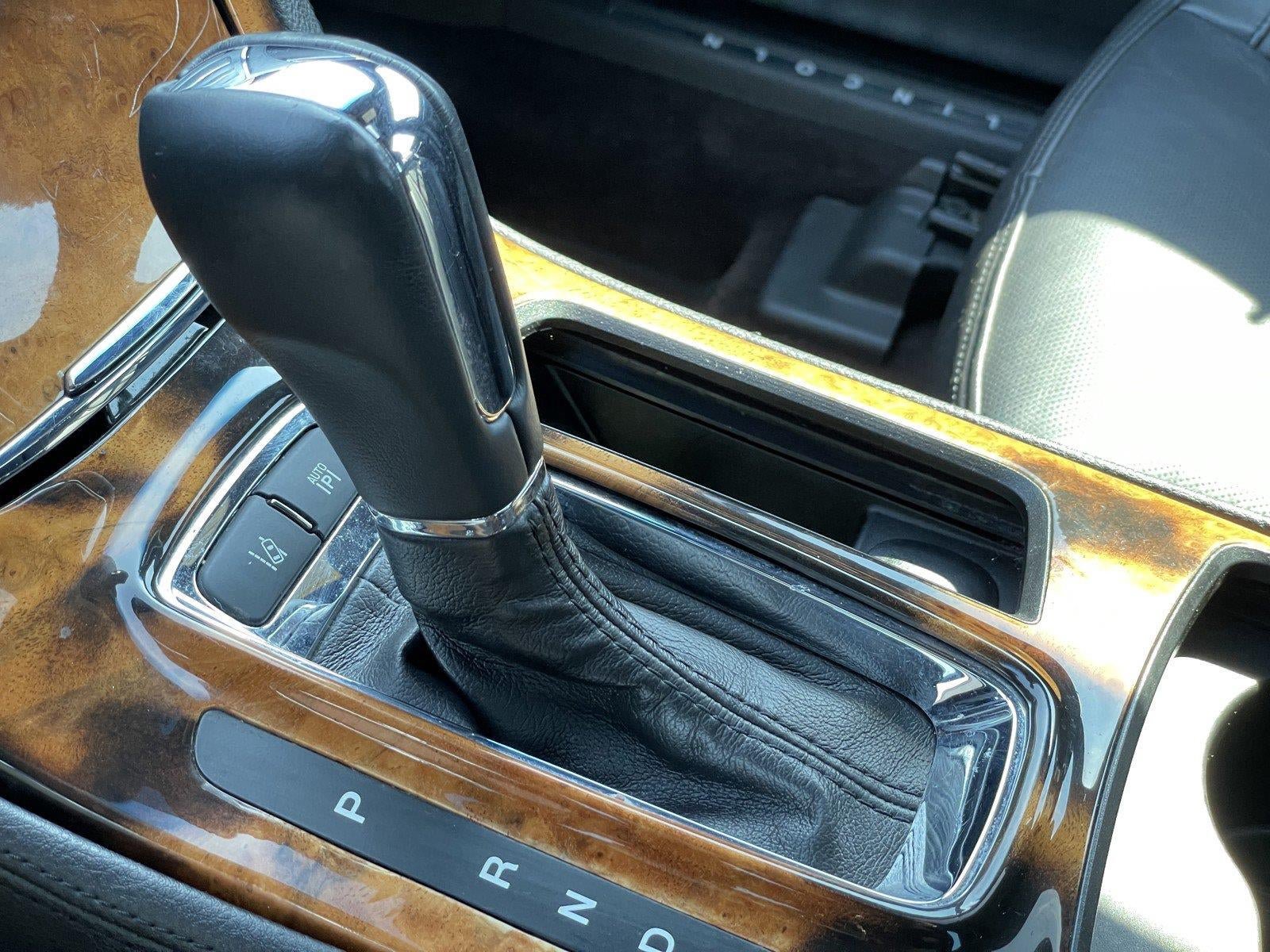 Used 2014 Lincoln MKS FWD image 29