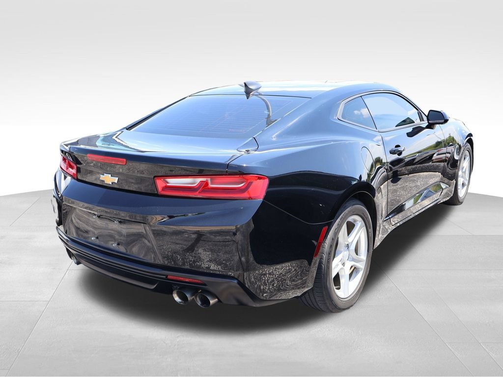 Used 2017 Chevrolet Camaro LT RWD image 16