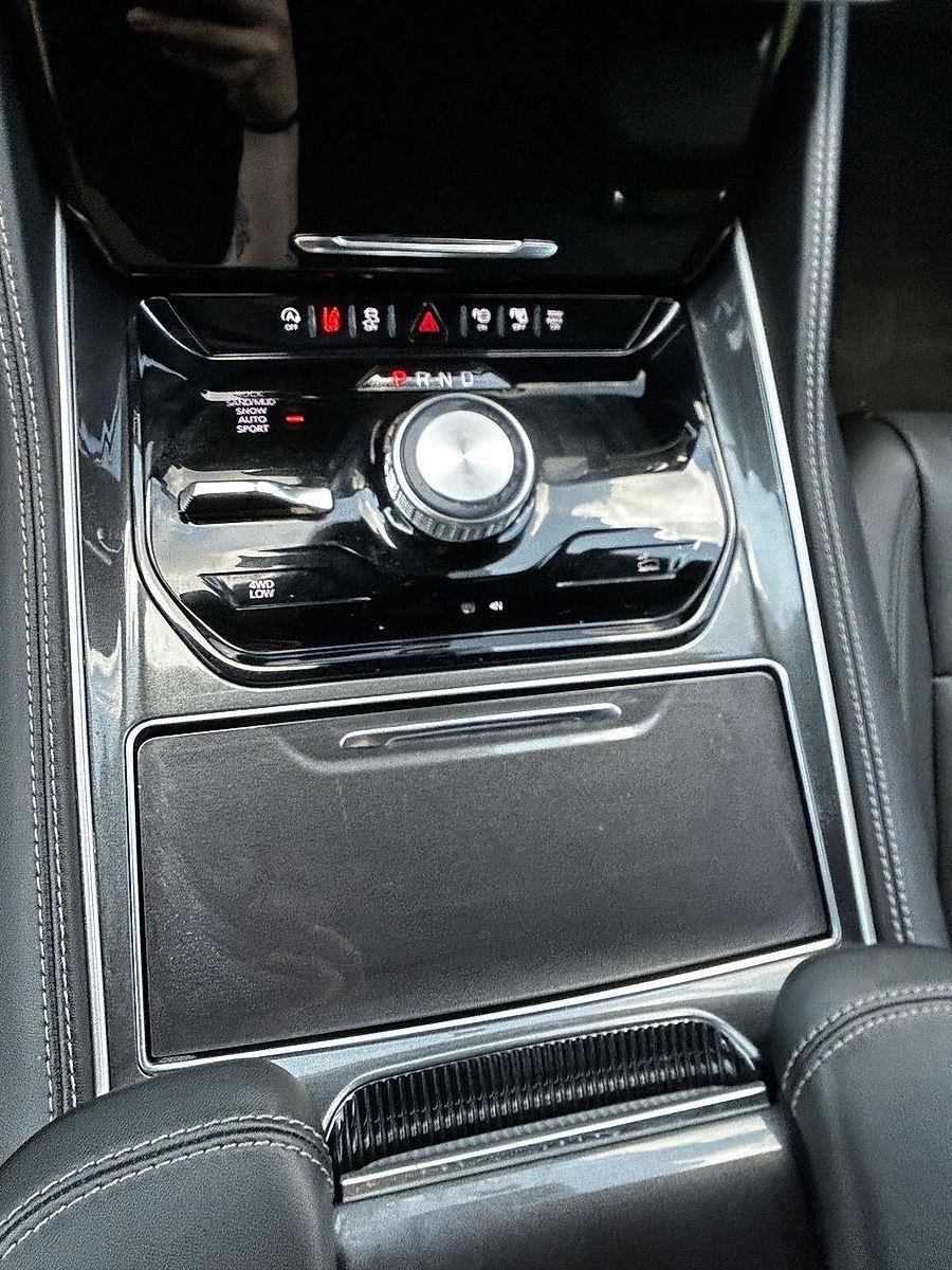 New 2024 Jeep Wagoneer 4WD w/ Premium Group I image 30