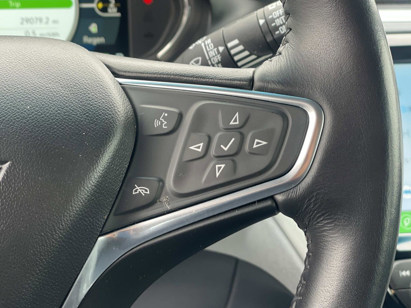 Used 2018 Chevrolet Bolt Premier FWD image 12