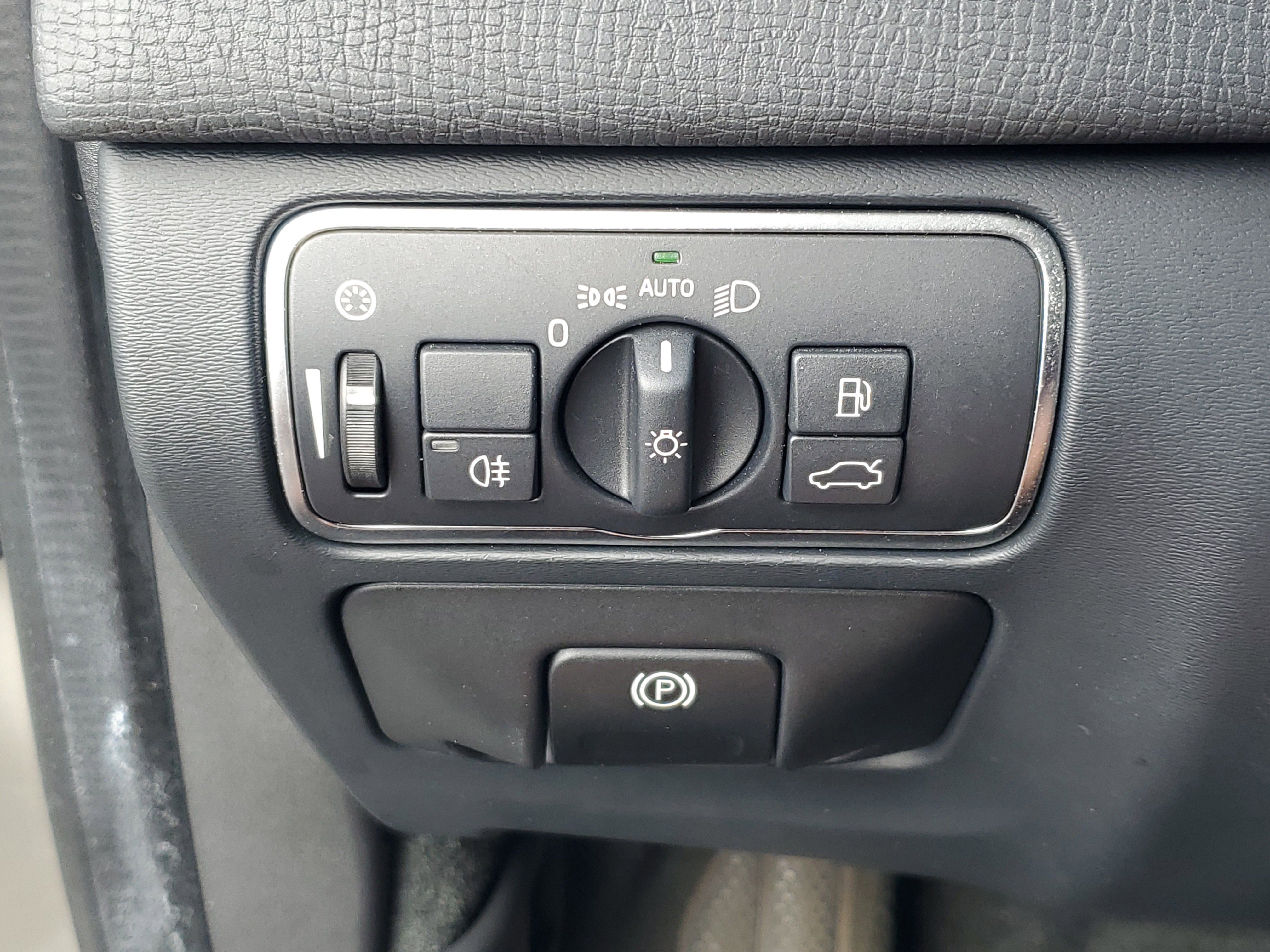 Used 2016 Volvo XC60 T5 Premier image 24