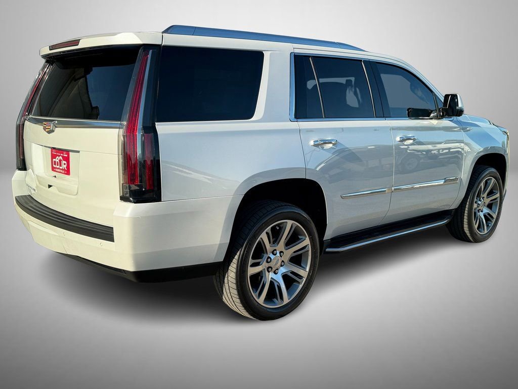 Used 2016 Cadillac Escalade Luxury image 3