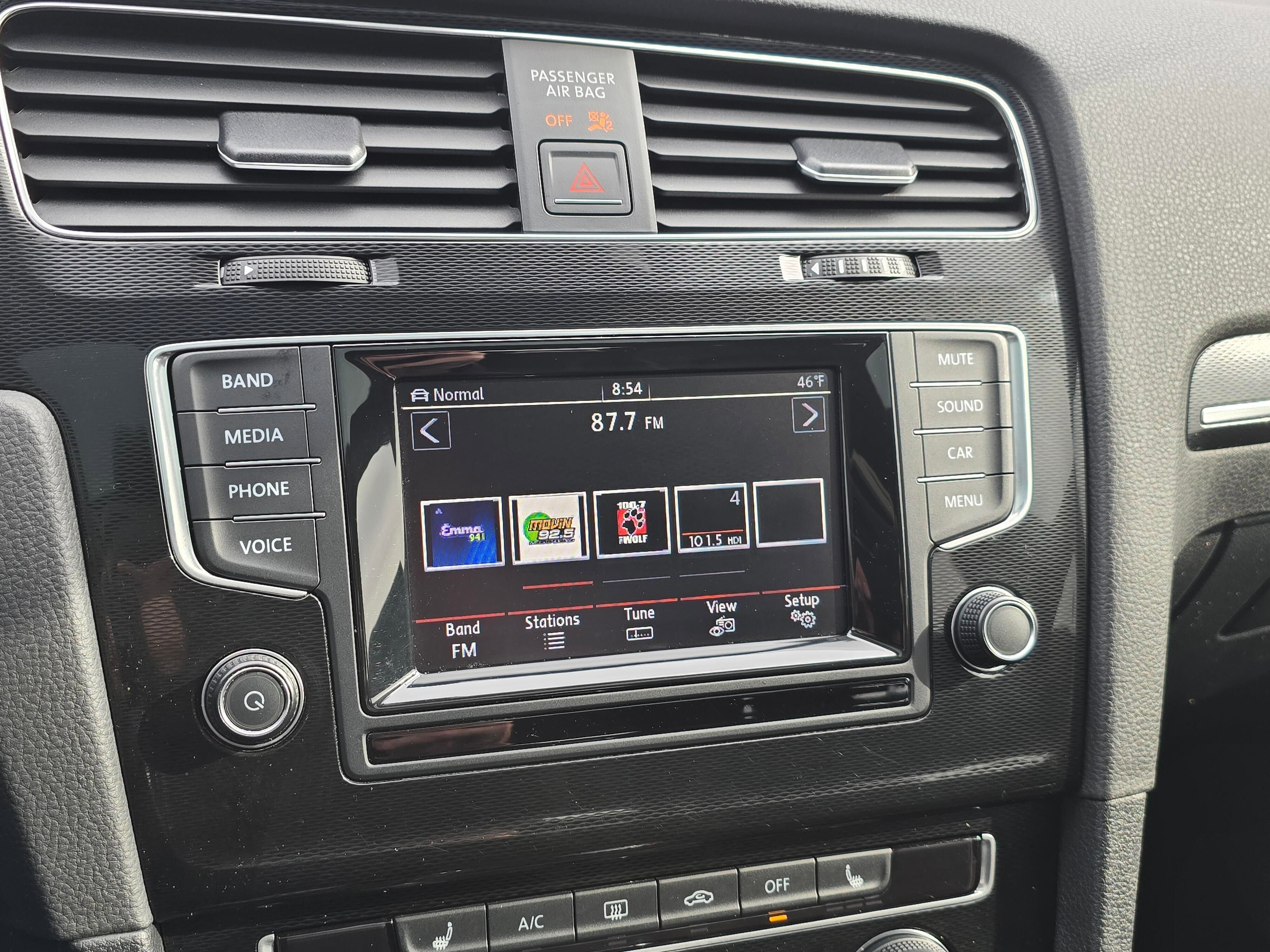 Used 2015 Volkswagen GTI SE FWD image 16