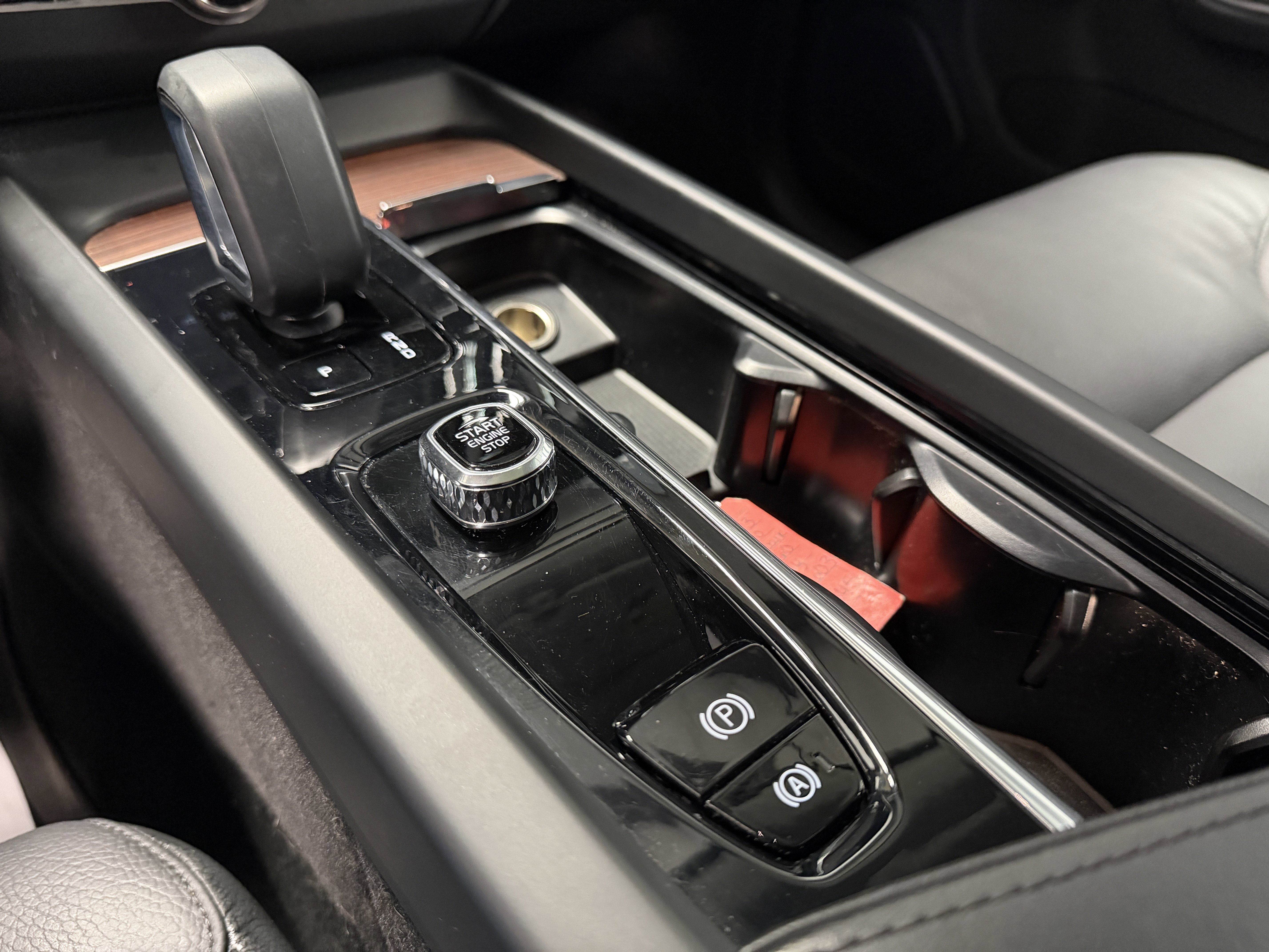 Used 2023 Volvo XC60 B5 Plus w/ Protection Package Premier image 12