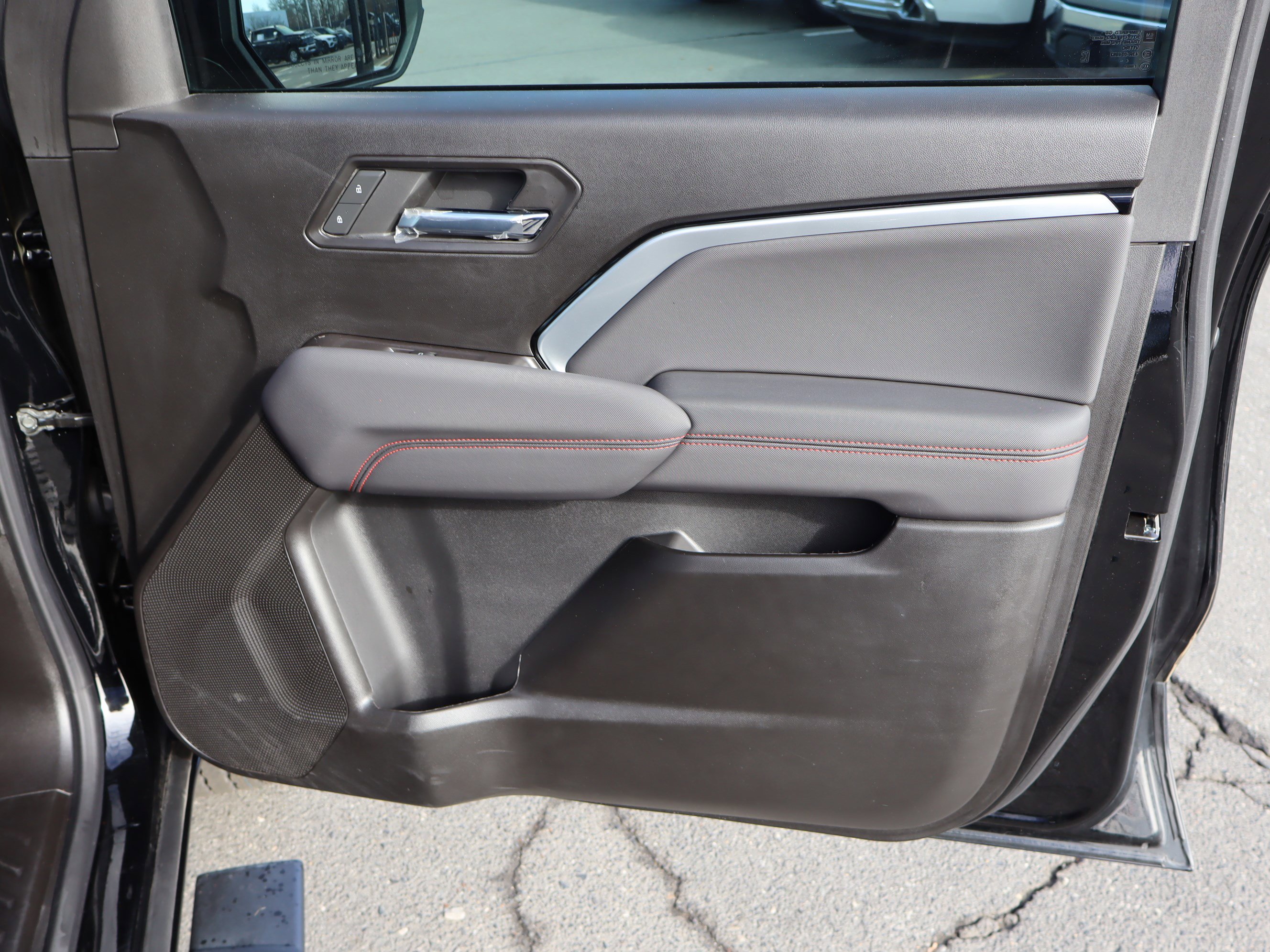 Certified 2025 Chevrolet Colorado Z71 w/ Midnight Edition image 36