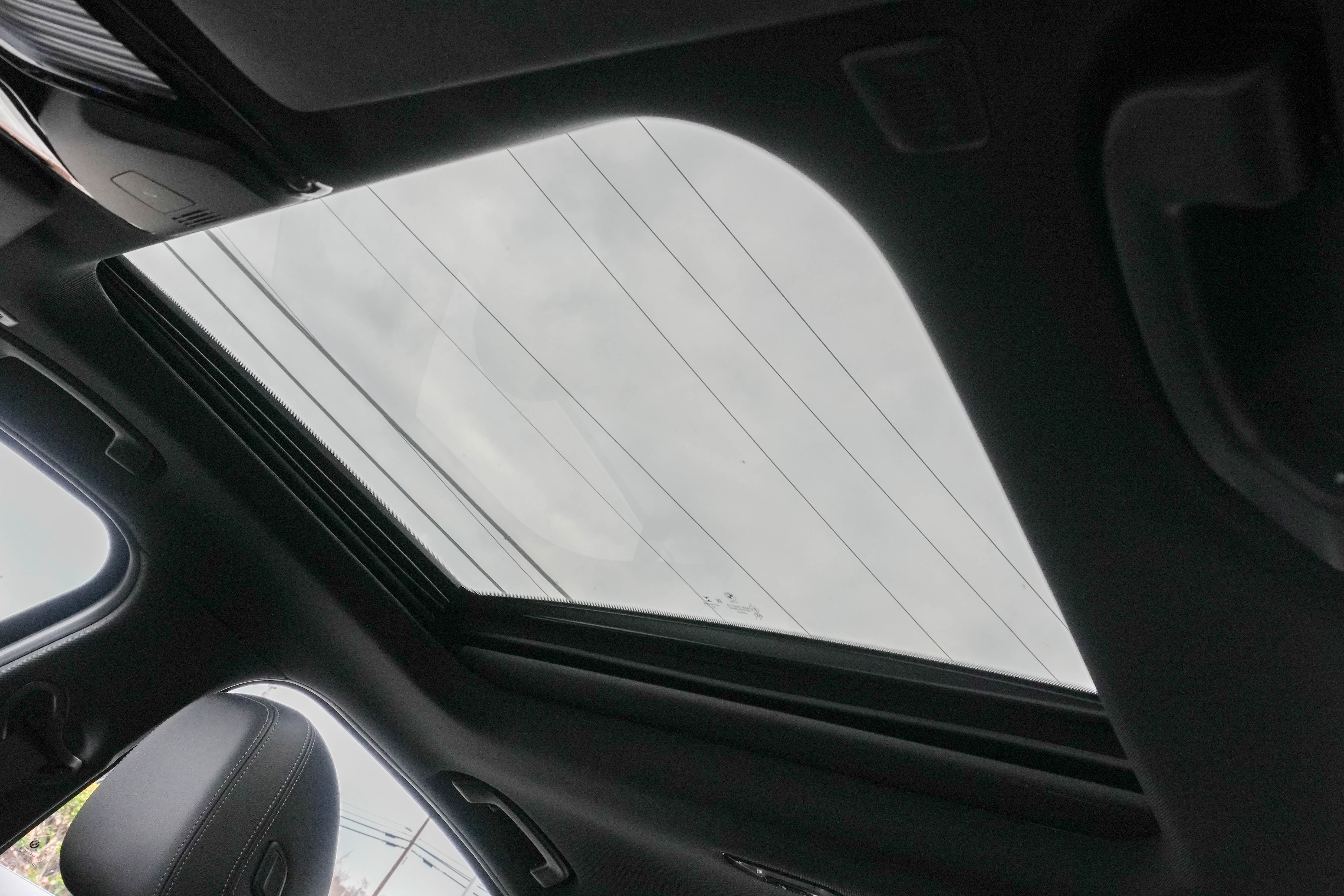 Used 2022 BMW 330i Sedan w/ M Sport Package image 15