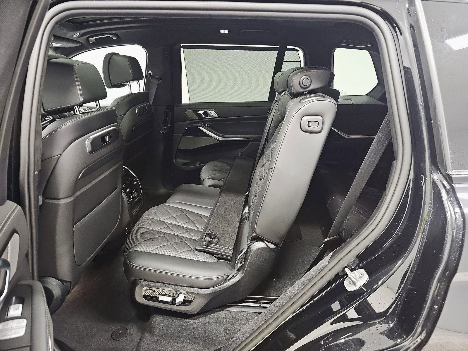 Used 2025 BMW X7 xDrive40i w/ M Sport Package AWD/4WD image 9
