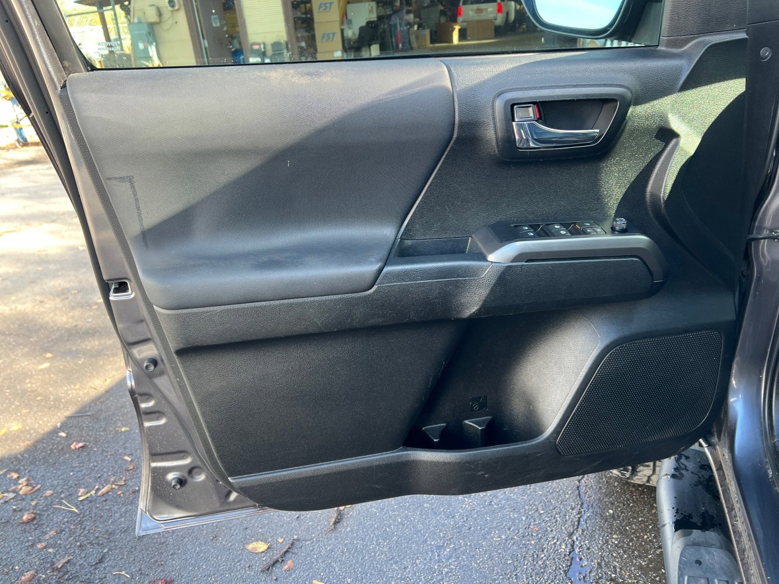 Used 2022 Toyota Tacoma TRD Off-Road image 19