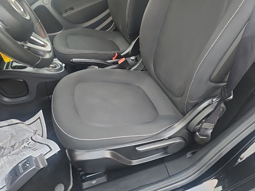 Used 2016 smart fortwo passion image 13