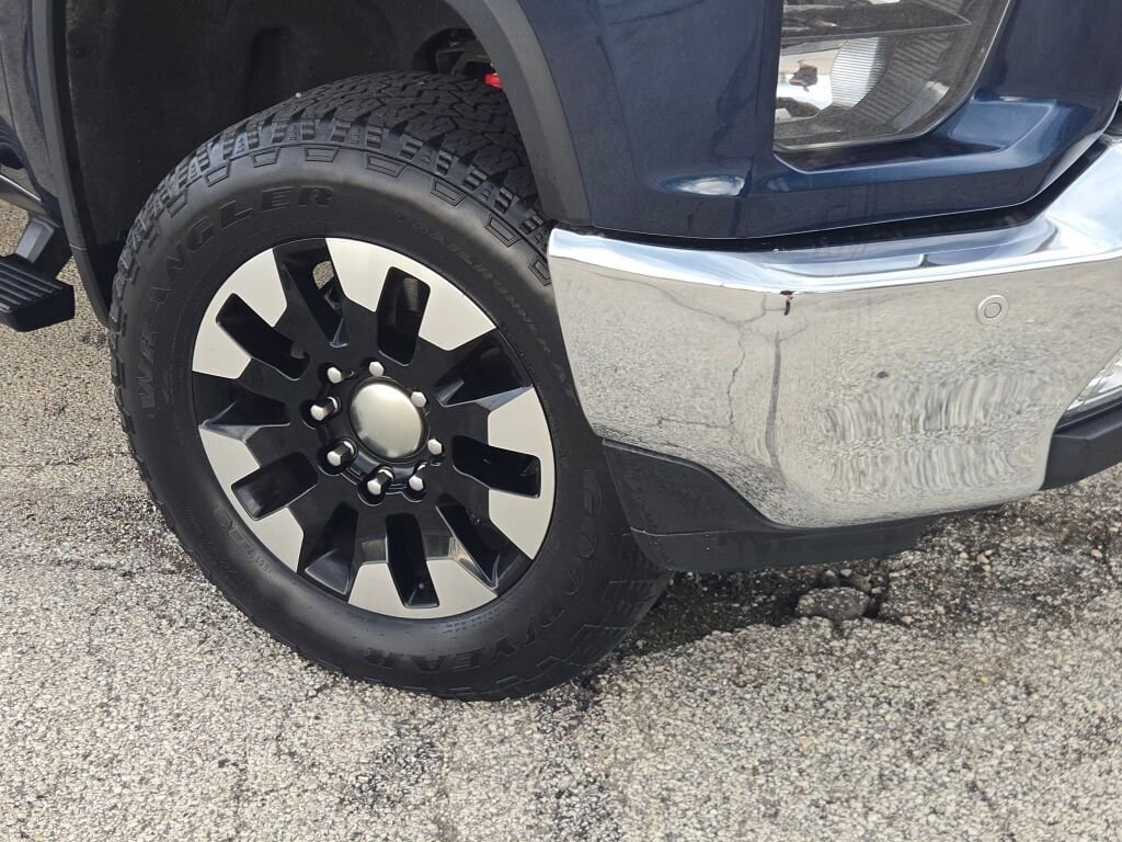 Used 2020 Chevrolet Silverado 2500 LT w/ All Star Edition AWD/4WD image 3