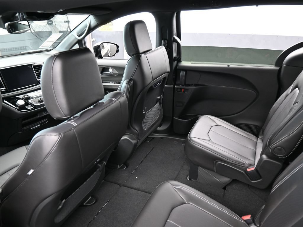 New 2026 Chrysler Pacifica Select w/ S Appearance Package FWD image 29