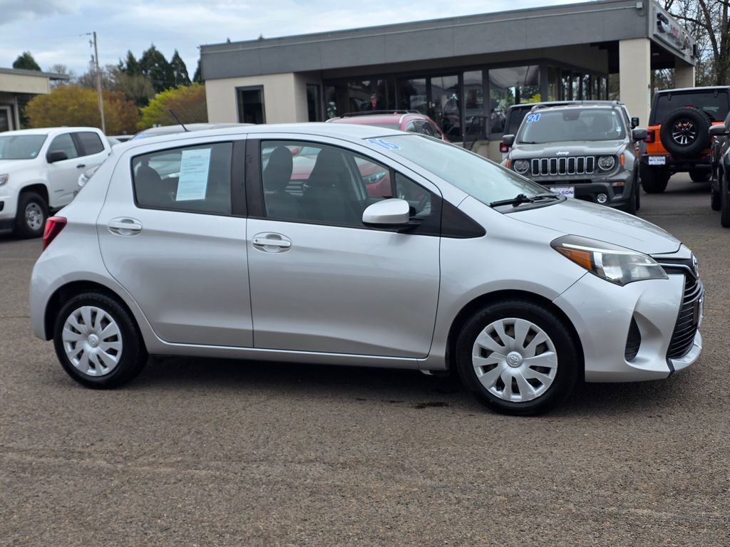 Used 2016 Toyota Yaris L image 3