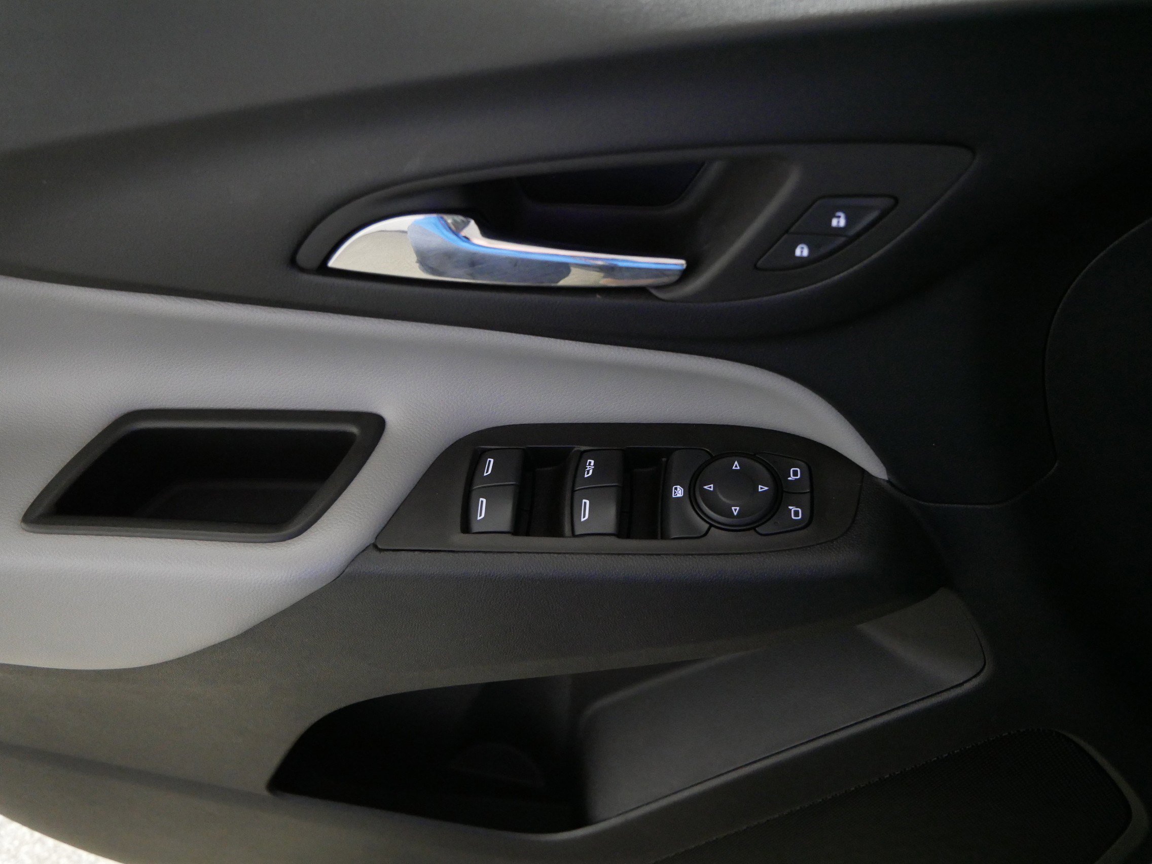 Used 2023 Chevrolet Equinox LS w/ LS Convenience Package image 19