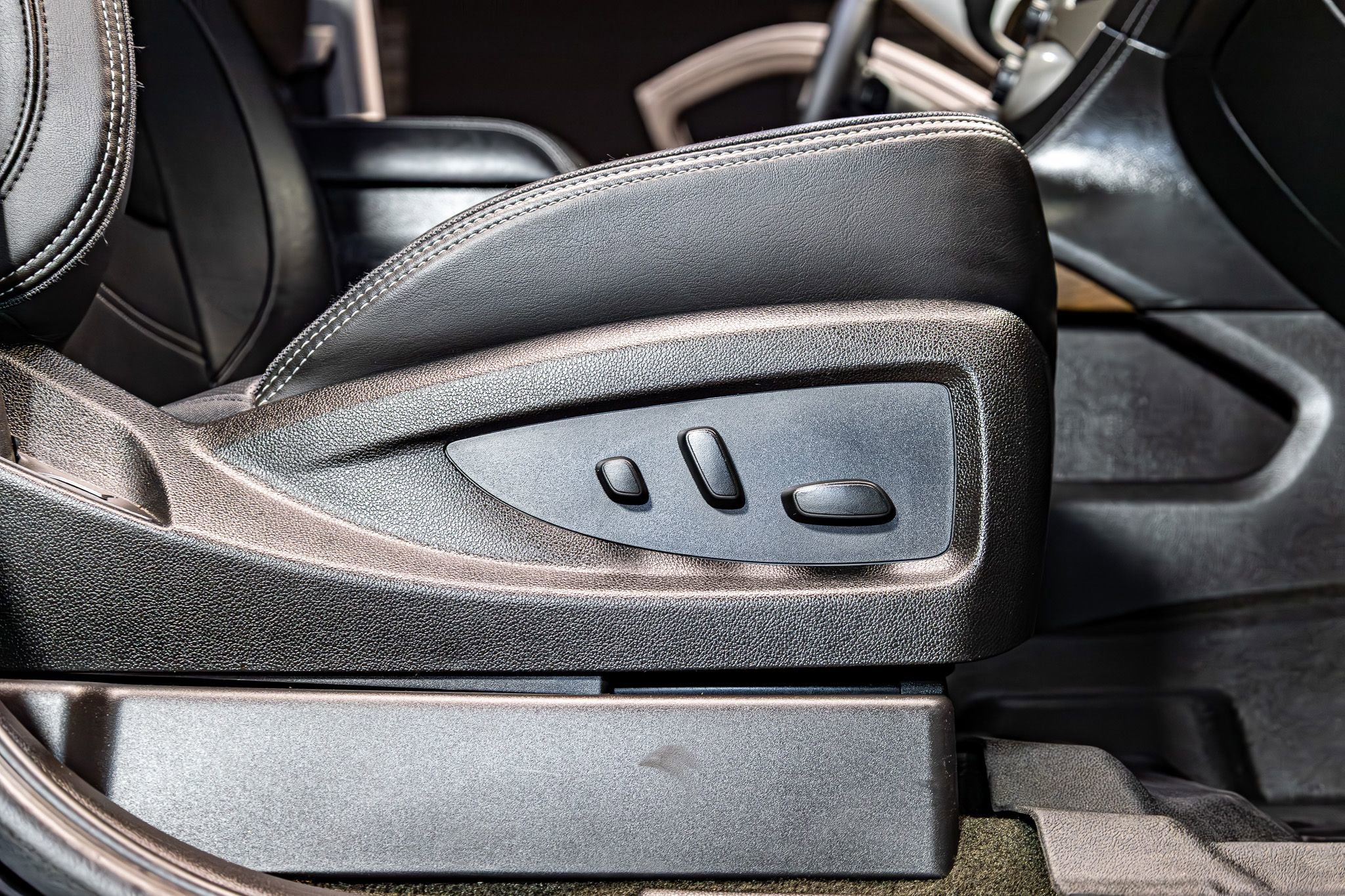 Used 2018 GMC Yukon Denali w/ Denali Ultimate Package AWD/4WD image 25