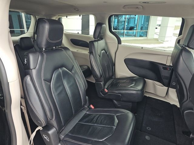Used 2022 Chrysler Pacifica Touring-L image 33