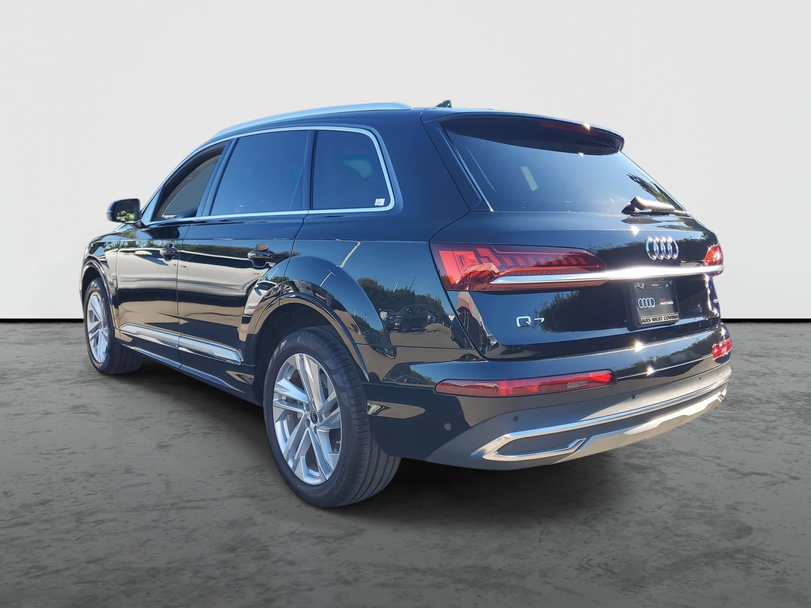 Used 2023 Audi Q7 3.0T Premium w/ Convenience Package image 3