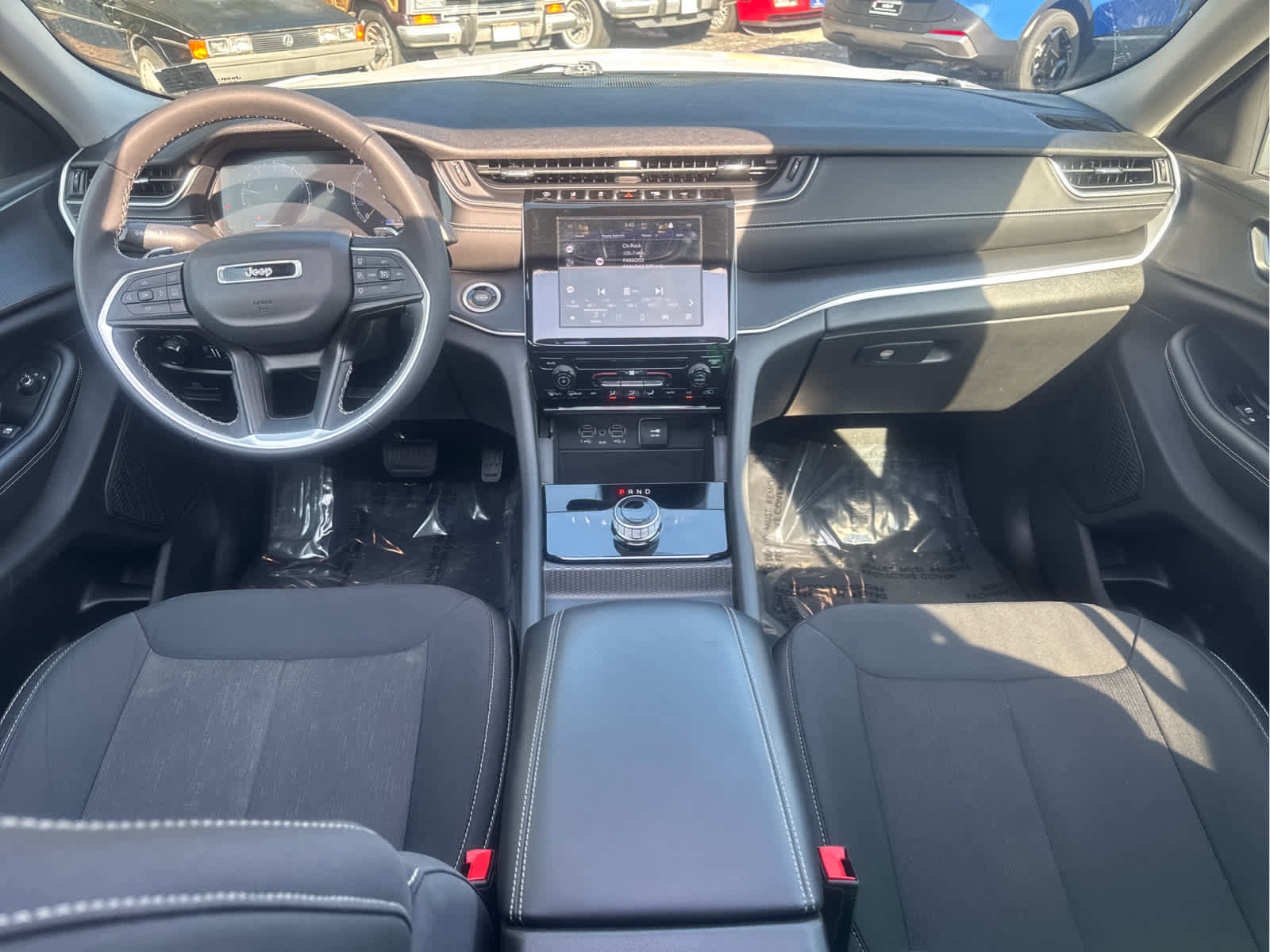 Certified 2023 Jeep Grand Cherokee Laredo image 24