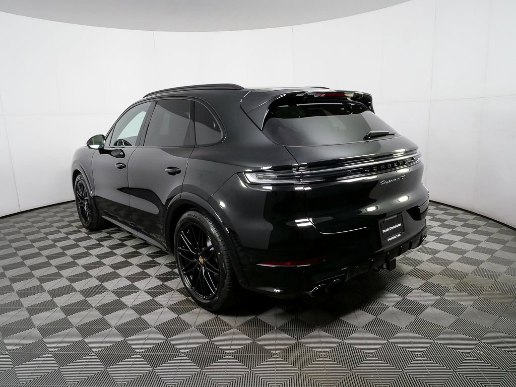 New 2026 Porsche Cayenne GTS image 3