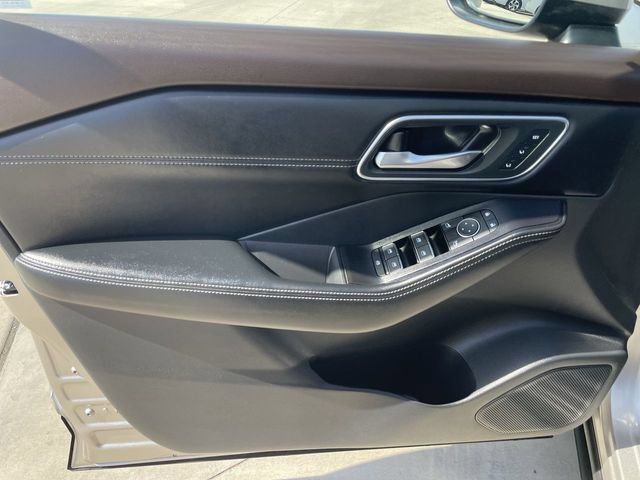 Used 2023 Nissan Rogue Platinum FWD image 23