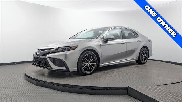 Used 2023 Toyota Camry SE FWD image 2