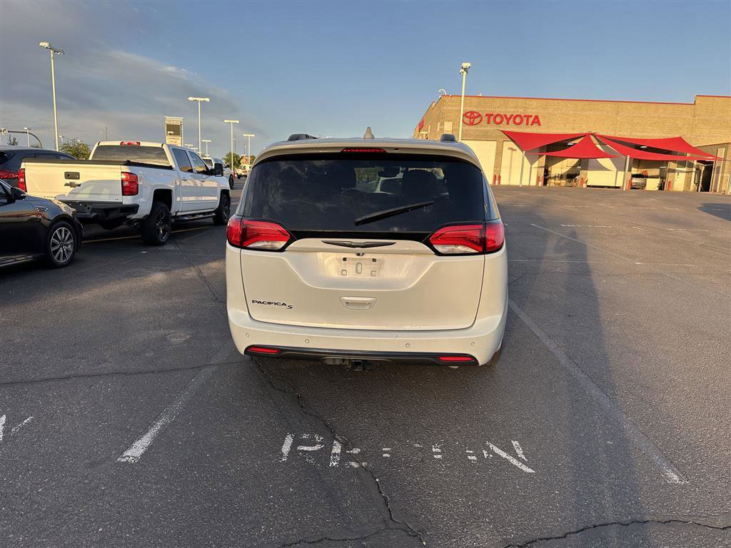 Used 2020 Chrysler Pacifica Touring-L Plus FWD image 9